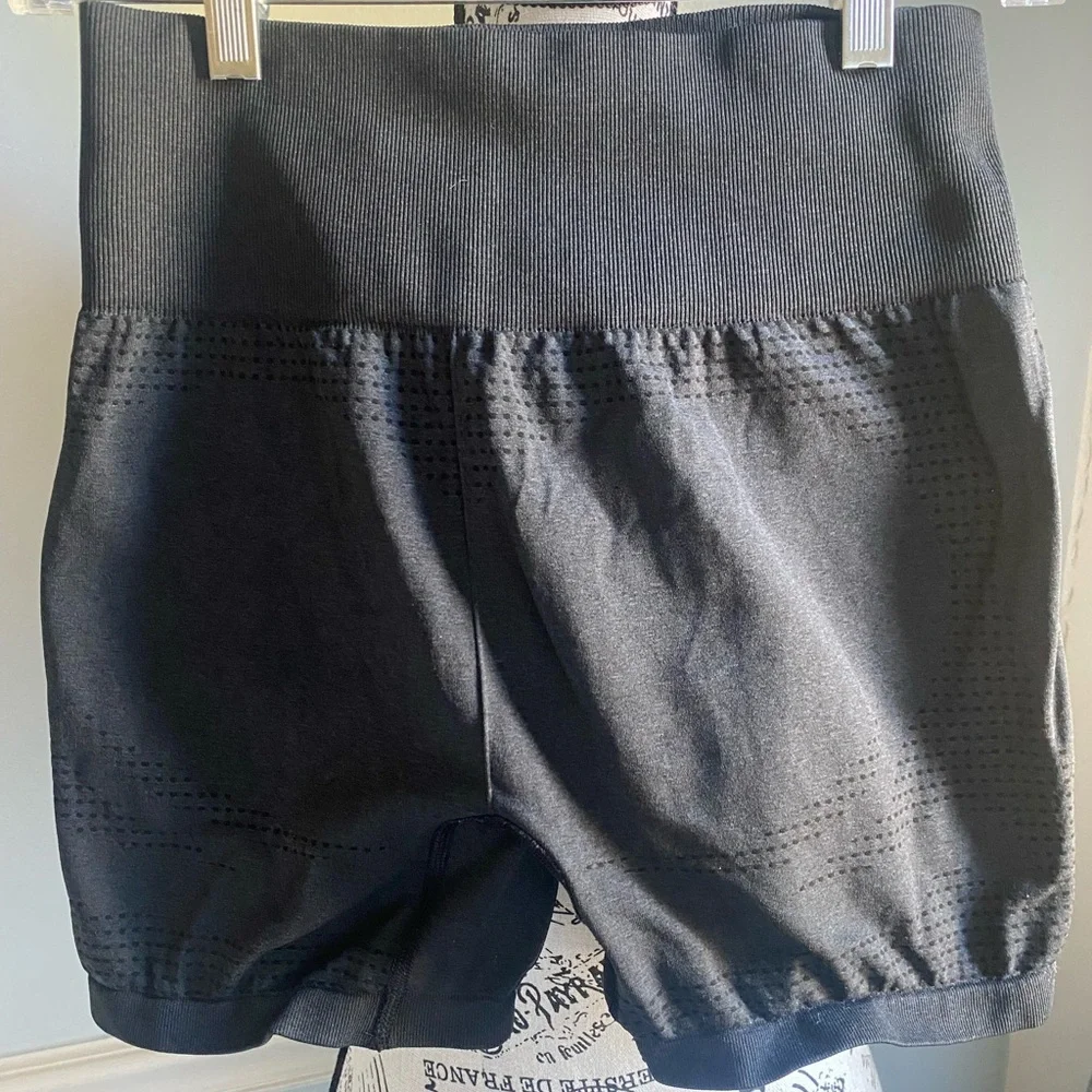 Gymshark Vital Seamless 2.0 shorts in black marl color - Picture 5 of 8
